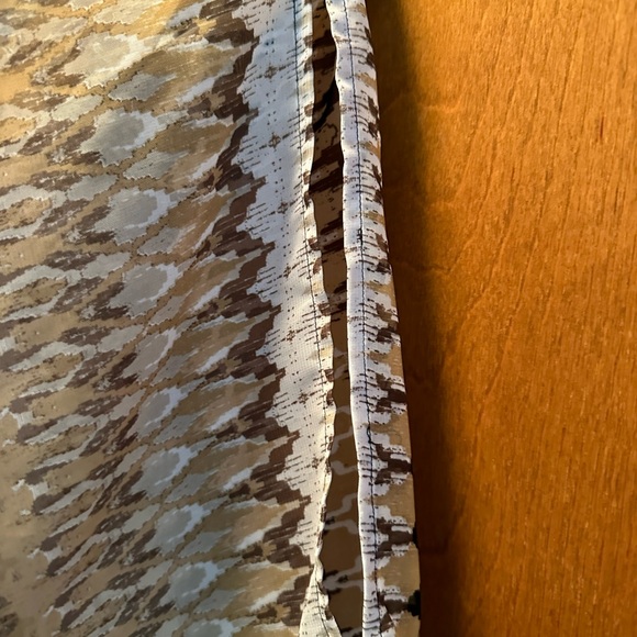 Guess small petite sheer scoopneck open sleeve tie front blouse. Never worn - Picture 3 of 4